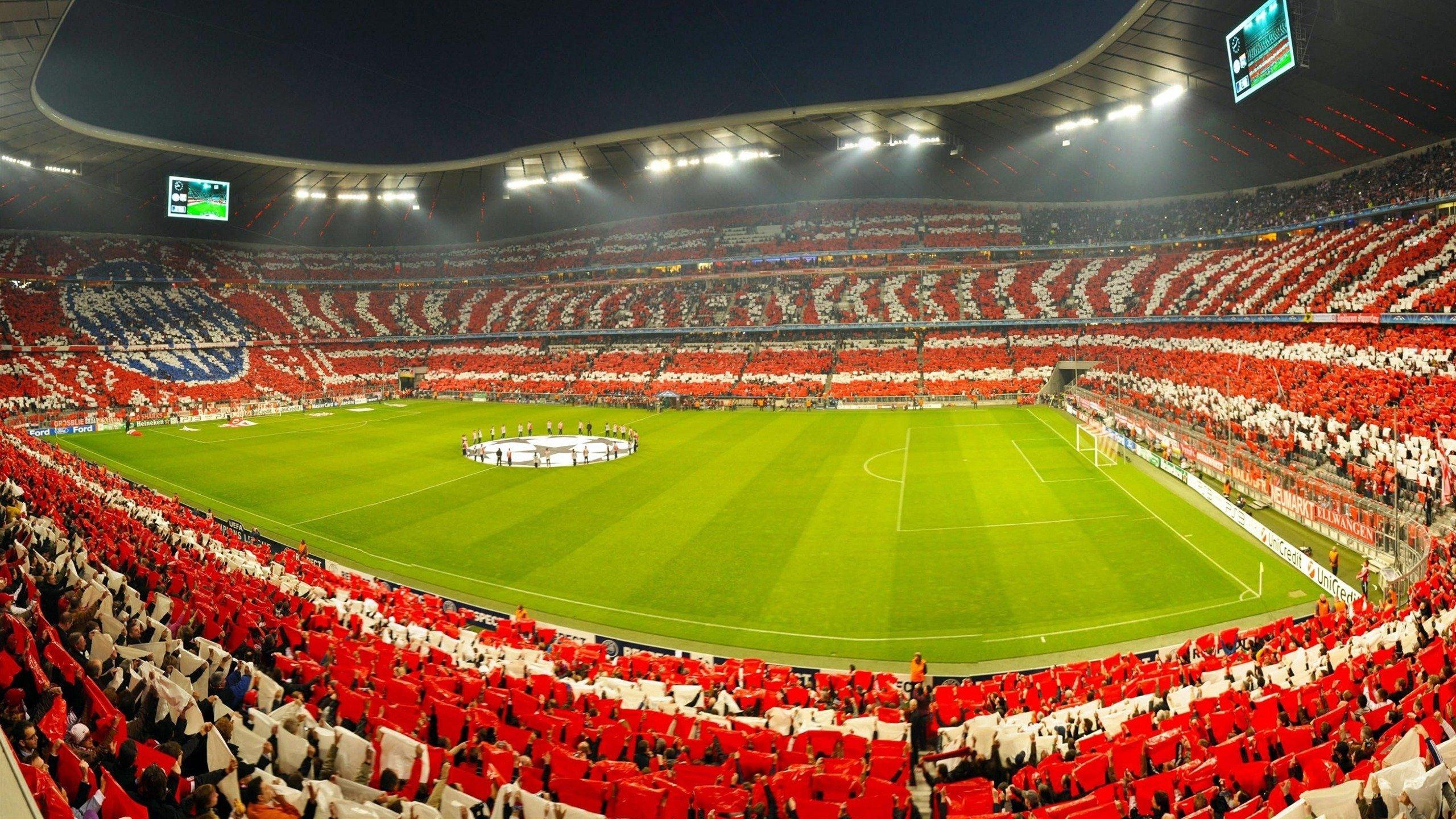 突发,拜仁慕尼黑球队大巴在巴塞罗那遭石块袭击 球员与工作人员幸免于难