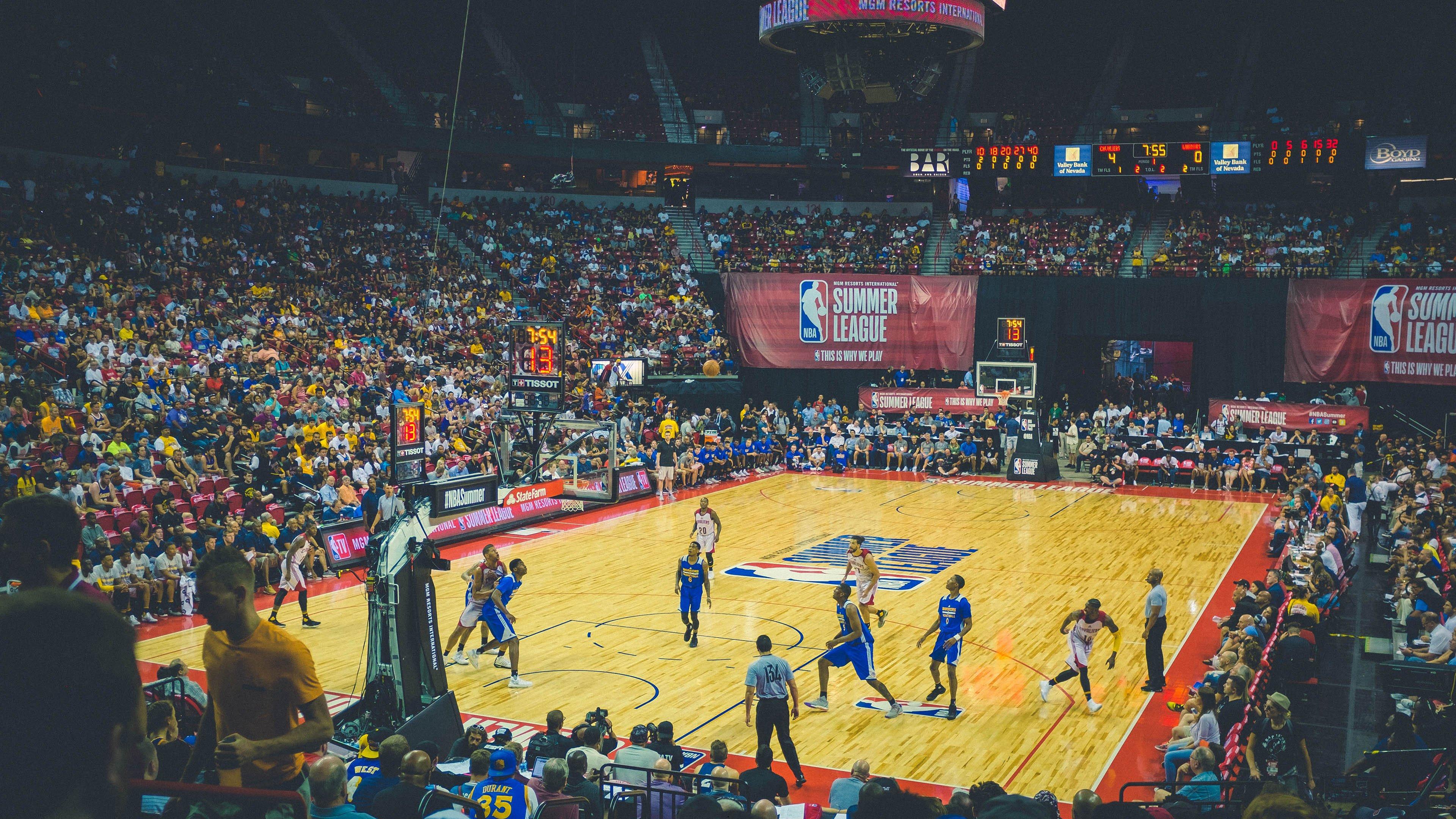 热刺锁定未来之星，18岁生日当天与米凯伊-穆尔完成续约