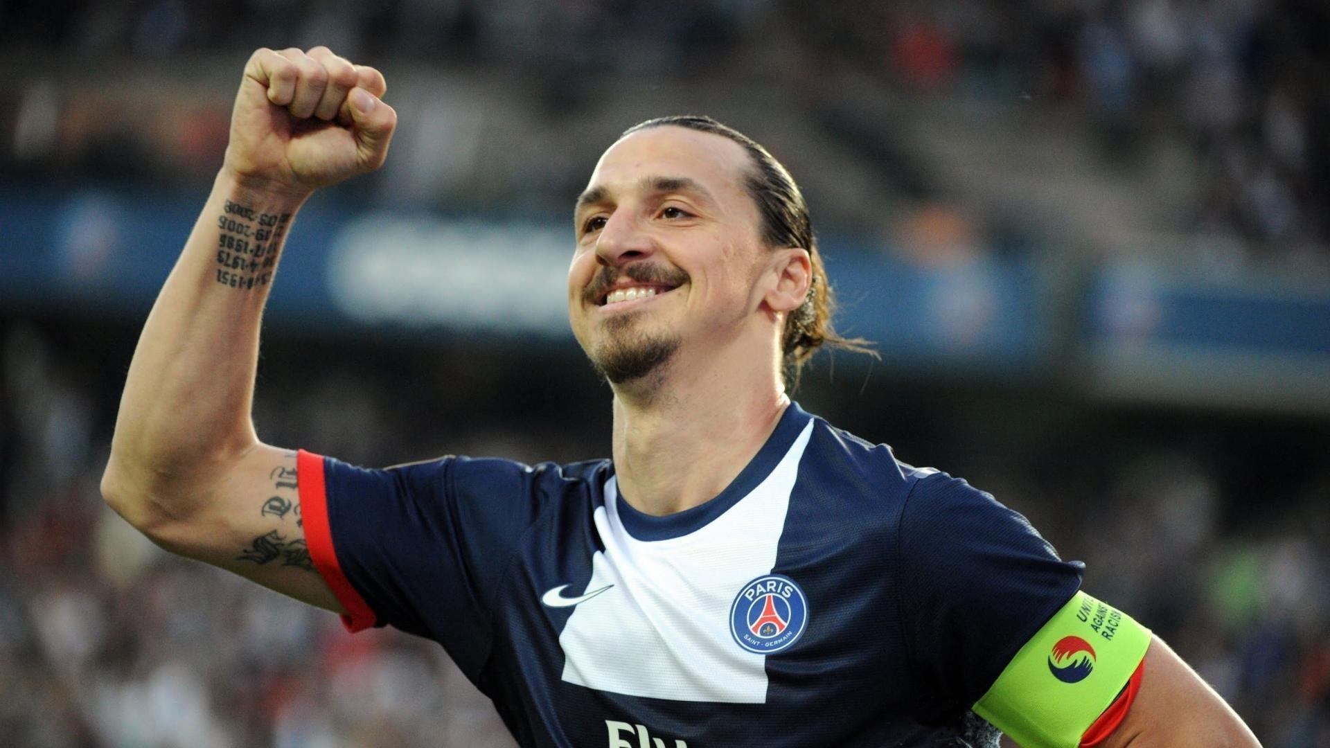 阿贾克斯夺冠与民同庆,奖杯熔铸星星,馈赠球迷传递荣耀